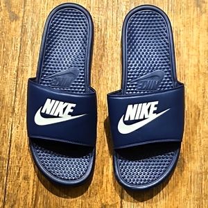 Men's size 14 Nike flips